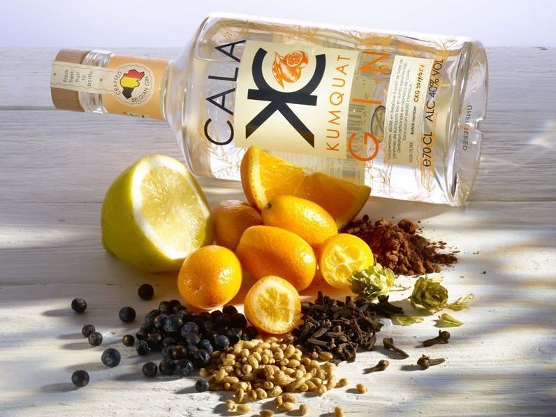 cala-kumquat-gin-compo-bouteille-avec-ingredients